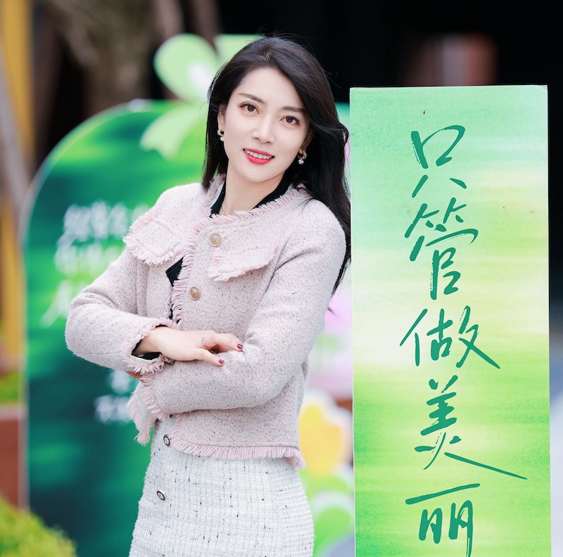 杨静